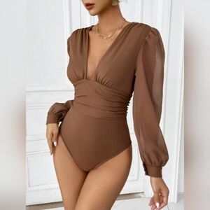 🌟 NWOT SHEIN Plunging Neck Lantern Sleeve Ruched Bodysuit Brown Size Small